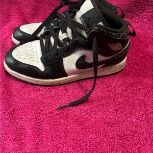 Nike Kids Black and White Sneakers